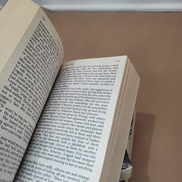 Robert Jordan Paperback Lot of 4 - Books 1,2,5,7 Mass Market Wheel Of Time - Picture 9 of 9